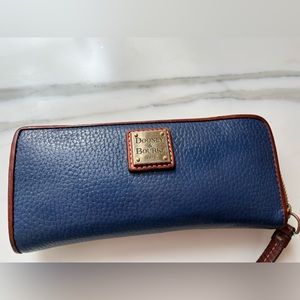 Large dooney wristlet wallet